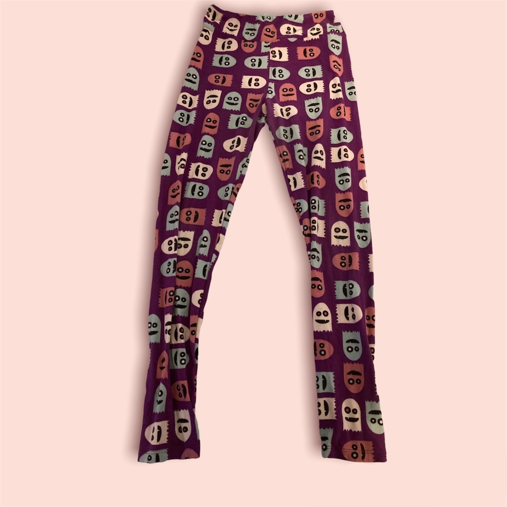 Cute ghost design leggings from the 90s